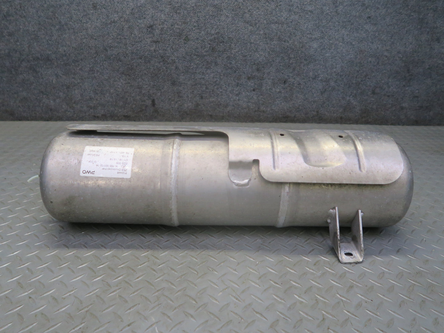 2017-2019 Mercedes X166 GLS450 Air Suspension Pressure Reservoir Tank 1663200215