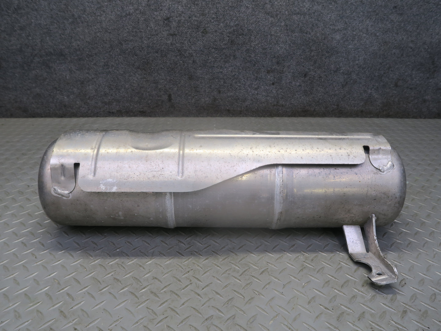 2017-2019 Mercedes X166 GLS450 Air Suspension Pressure Reservoir Tank 1663200215