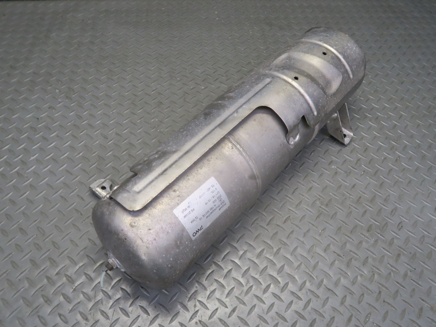 2017-2019 Mercedes X166 GLS450 Air Suspension Pressure Reservoir Tank 1663200215
