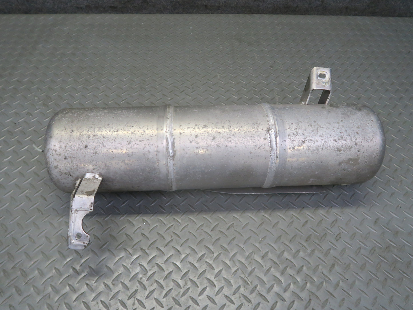 2017-2019 Mercedes X166 GLS450 Air Suspension Pressure Reservoir Tank 1663200215