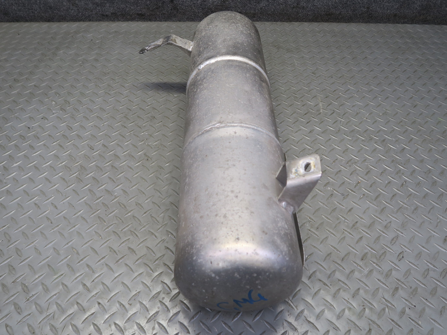 2017-2019 Mercedes X166 GLS450 Air Suspension Pressure Reservoir Tank 1663200215