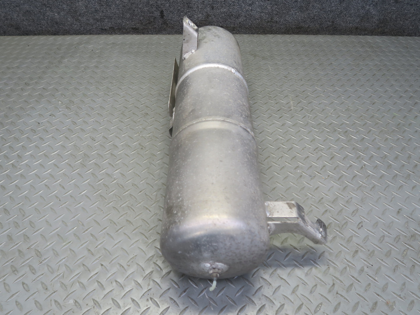 2017-2019 Mercedes X166 GLS450 Air Suspension Pressure Reservoir Tank 1663200215
