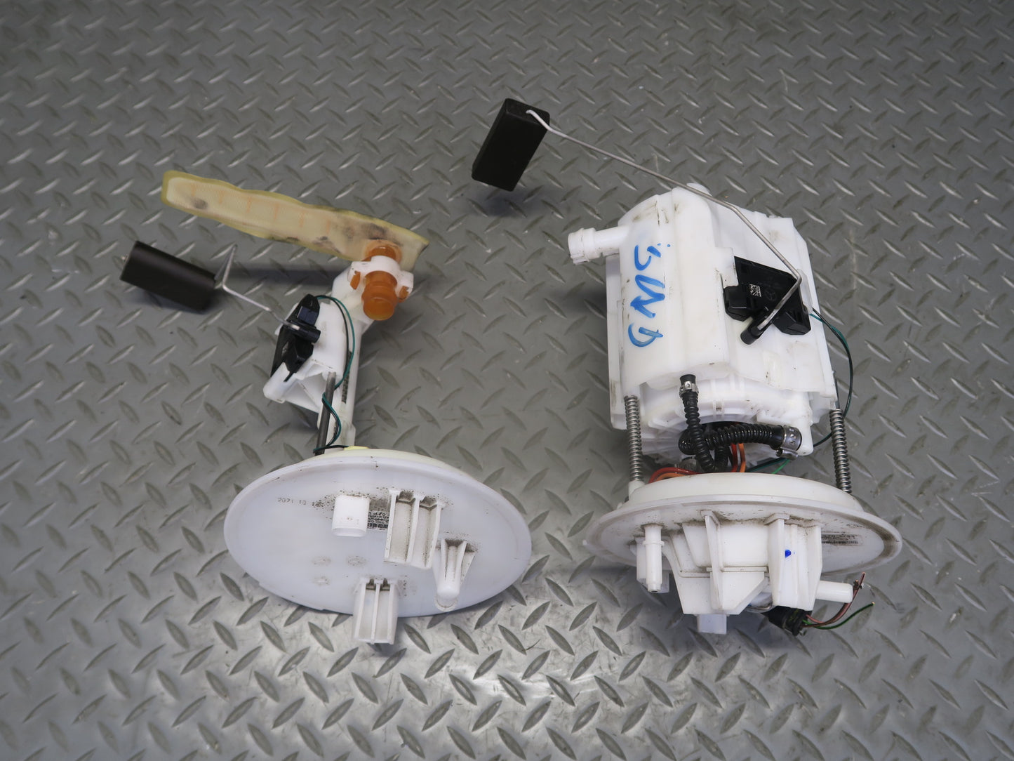 2017-2019 Mercedes X166 GLS450 Fuel Pump Level Sensor Sending Unit Set