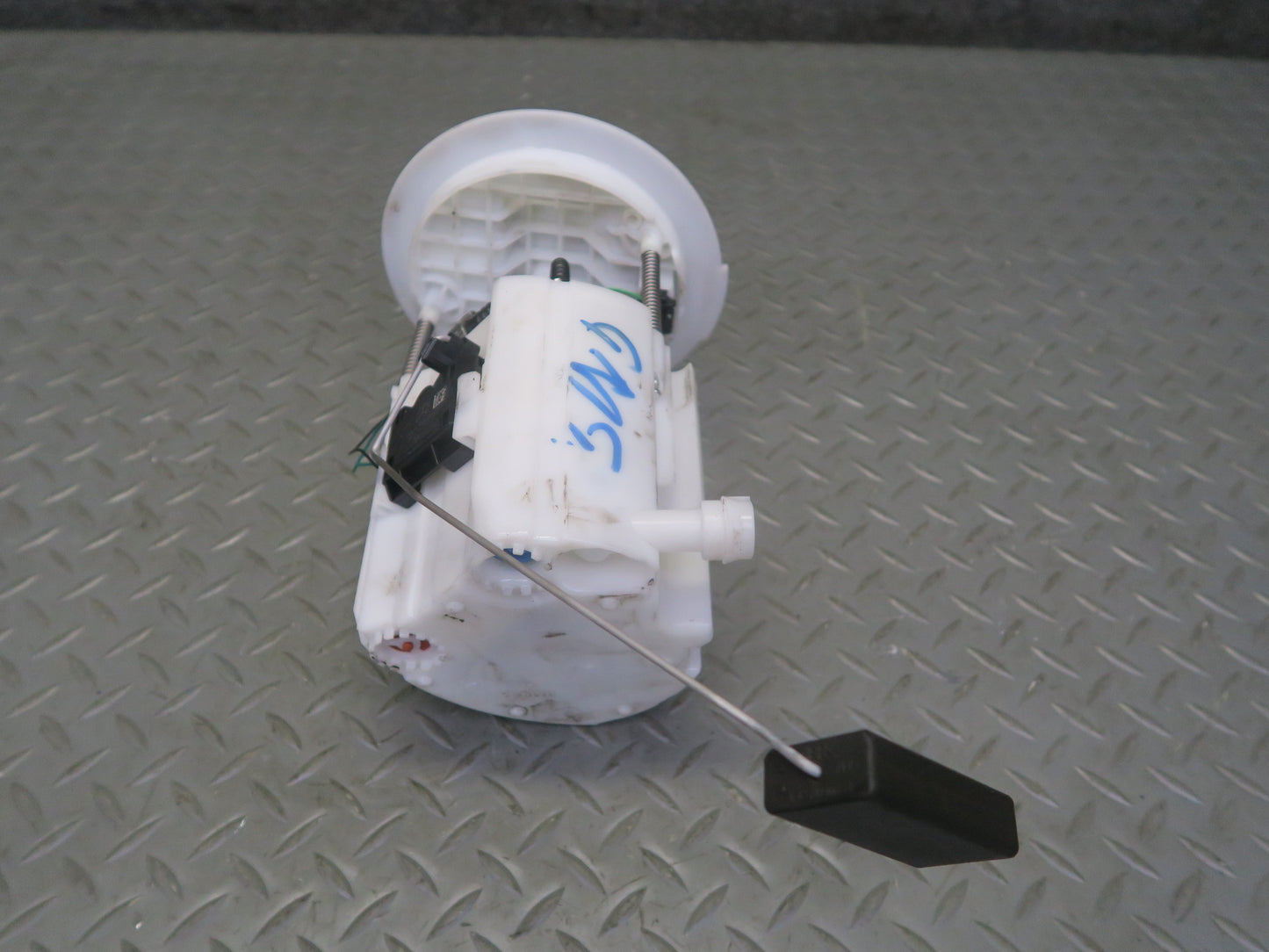 2017-2019 Mercedes X166 GLS450 Fuel Pump Level Sensor Sending Unit Set