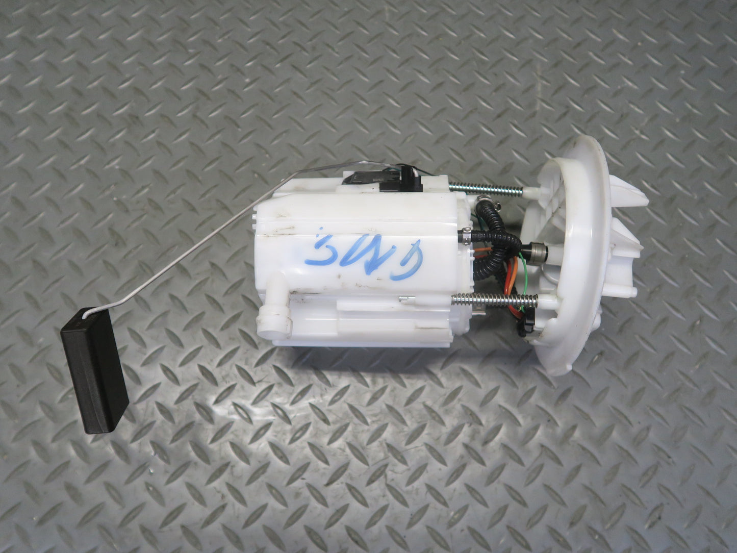 2017-2019 Mercedes X166 GLS450 Fuel Pump Level Sensor Sending Unit Set