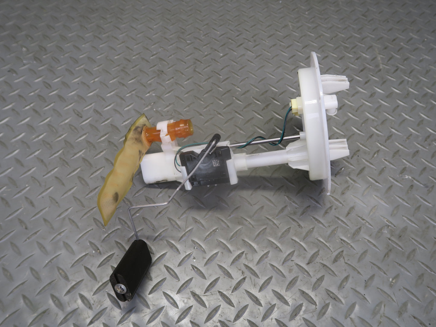 2017-2019 Mercedes X166 GLS450 Fuel Pump Level Sensor Sending Unit Set