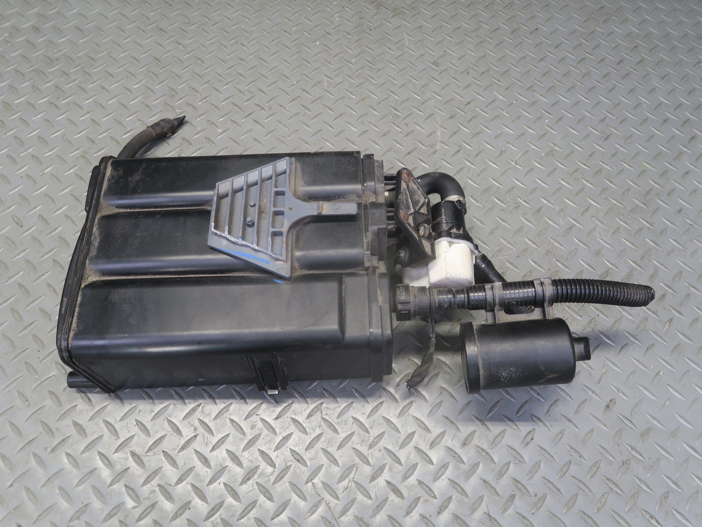 2017-2019 Mercedes X166 GLS450 Fuel Evap Vapor Charcoal Canister 1664702000