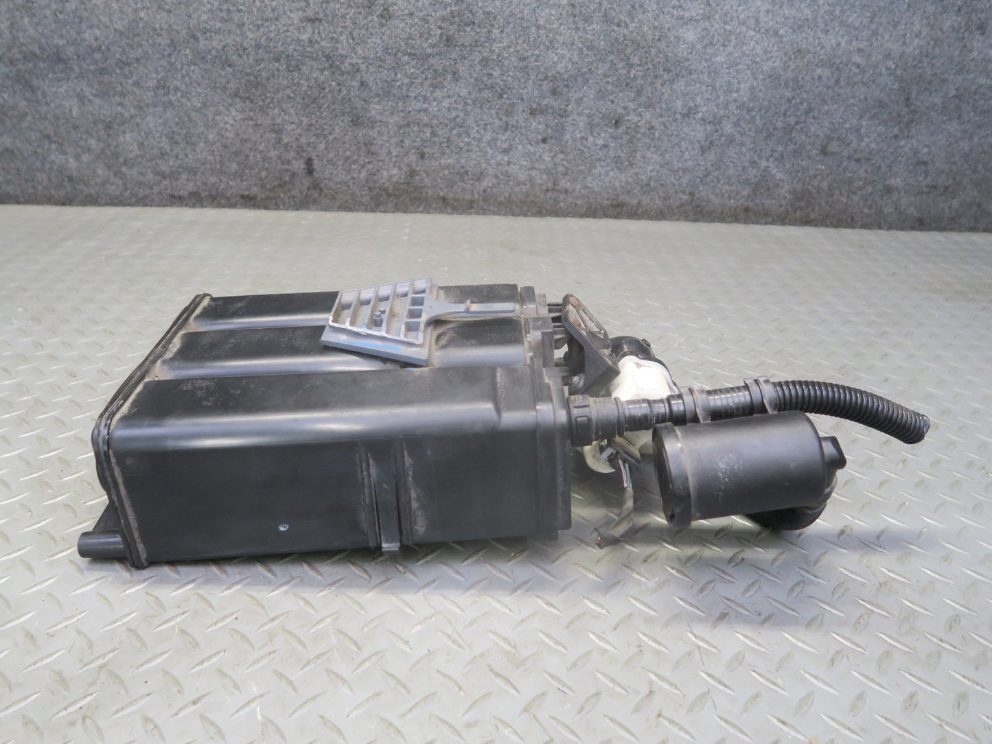 2017-2019 Mercedes X166 GLS450 Fuel Evap Vapor Charcoal Canister 1664702000