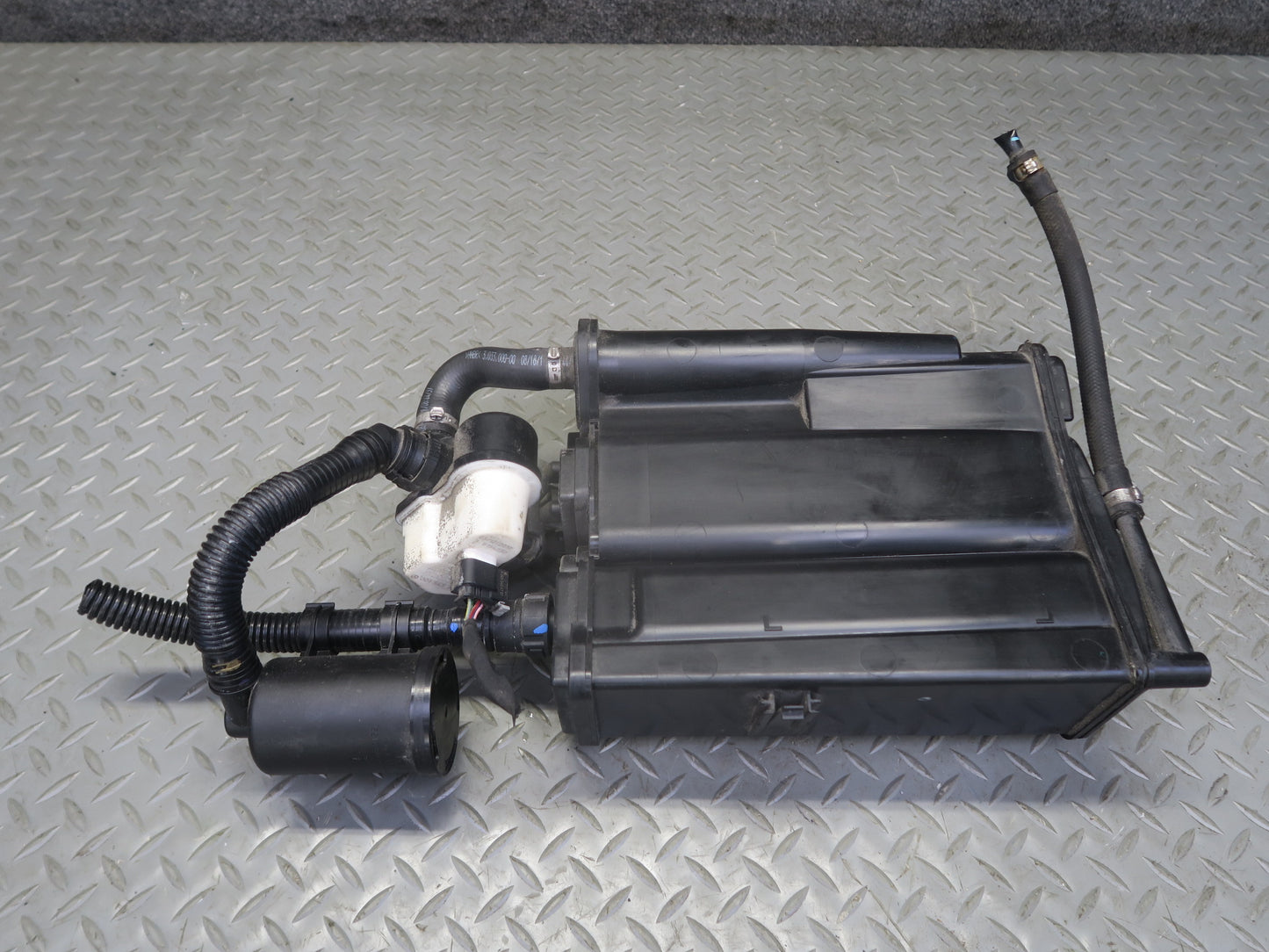 2017-2019 Mercedes X166 GLS450 Fuel Evap Vapor Charcoal Canister 1664702000