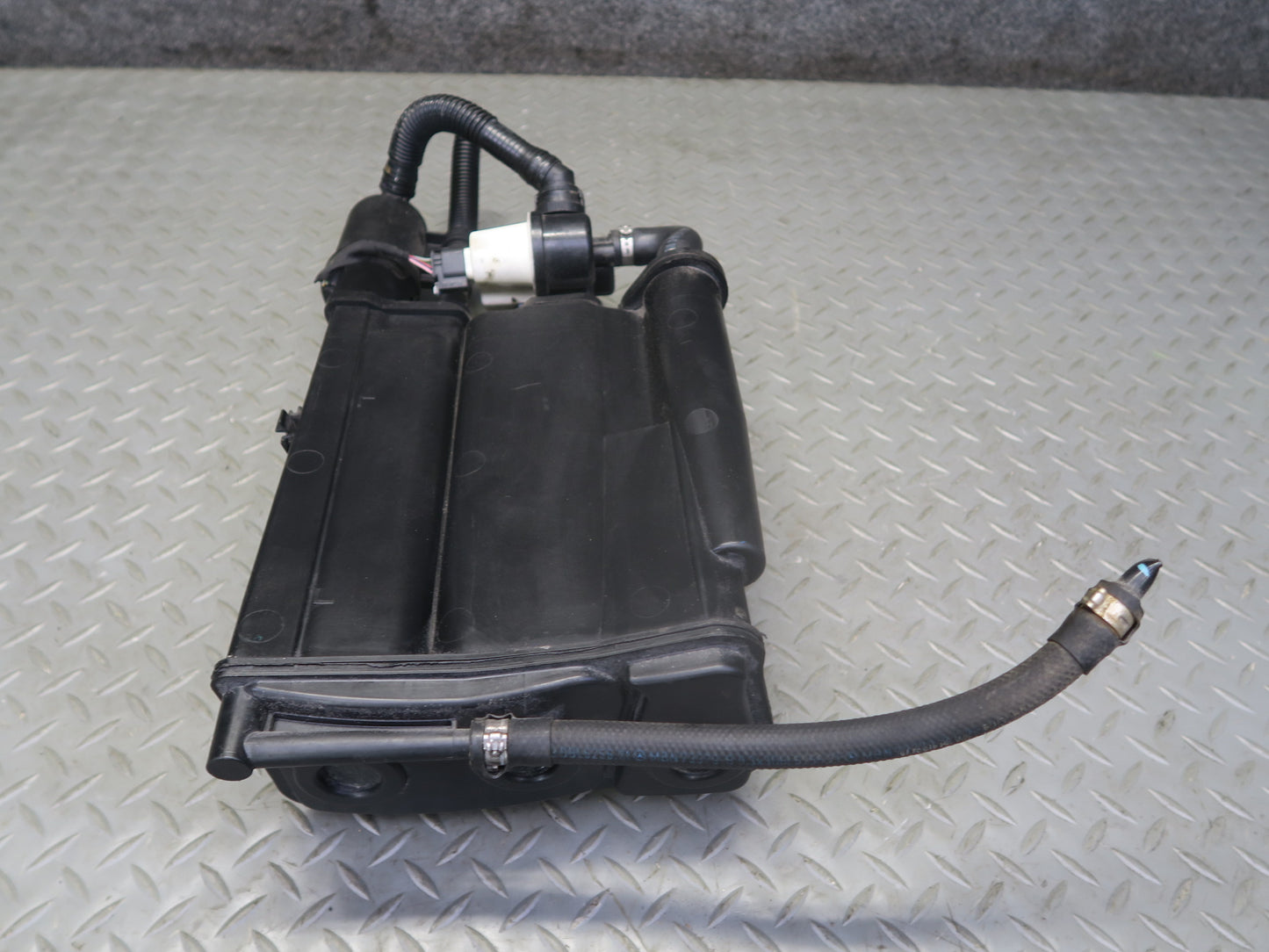 2017-2019 Mercedes X166 GLS450 Fuel Evap Vapor Charcoal Canister 1664702000