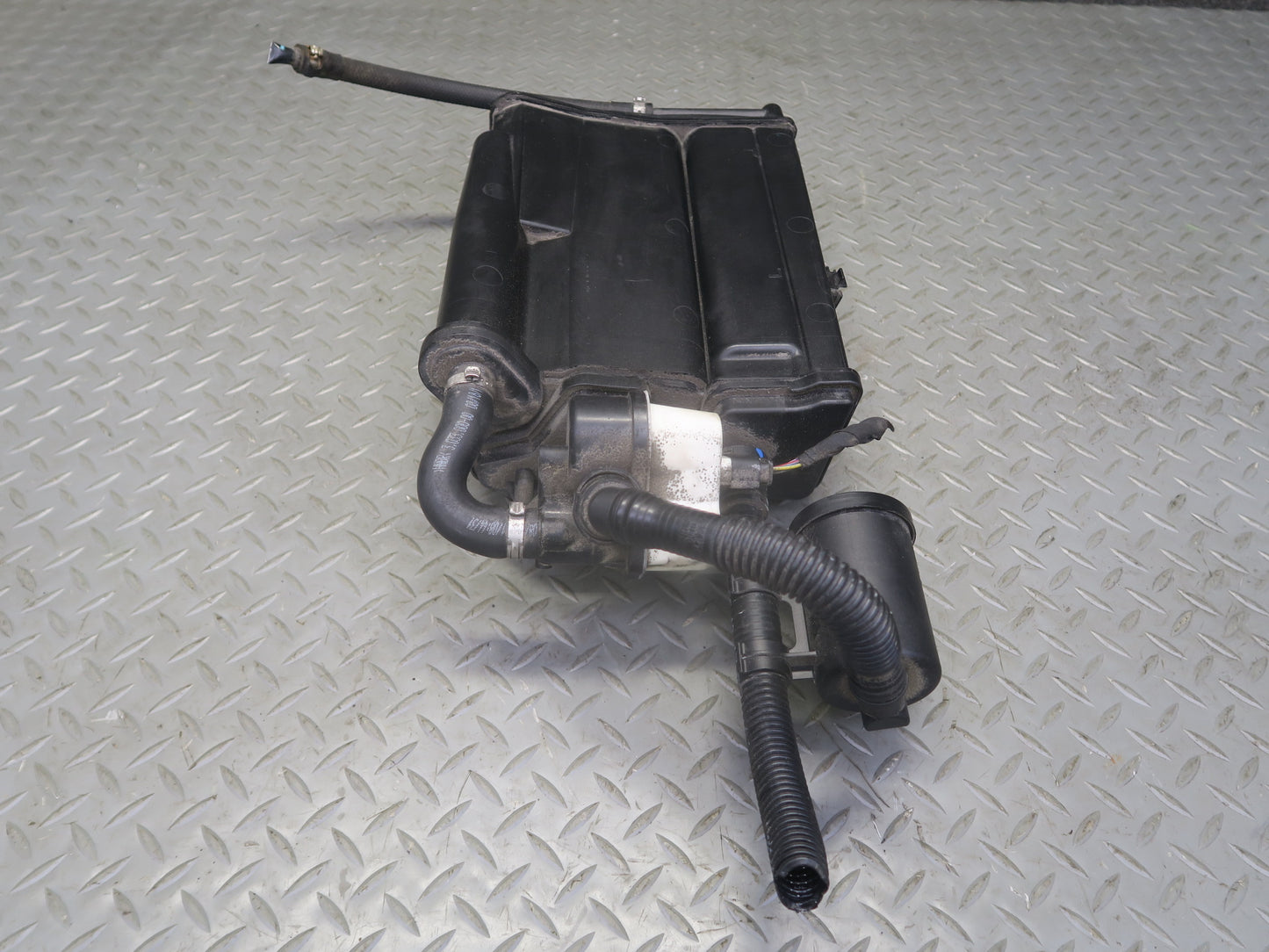 2017-2019 Mercedes X166 GLS450 Fuel Evap Vapor Charcoal Canister 1664702000