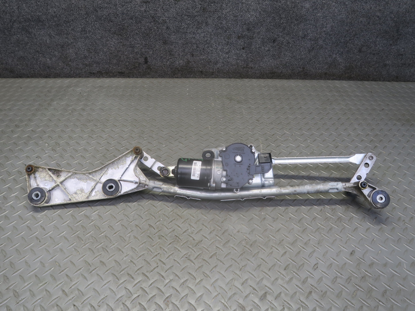 2017-2019 Mercedes X166 GLS450 Front Windshield Wiper Transmission W/ Motor