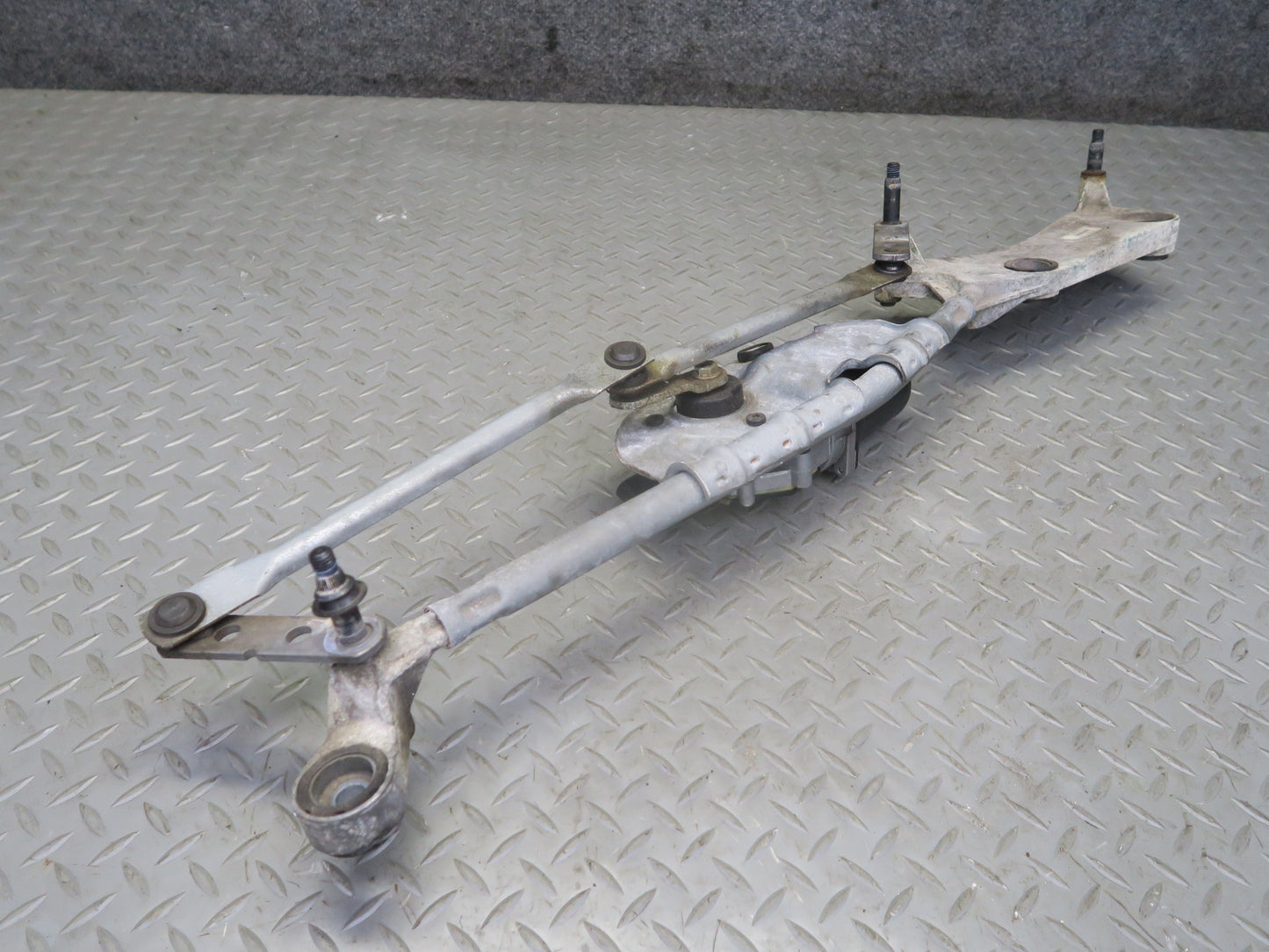 2017-2019 Mercedes X166 GLS450 Front Windshield Wiper Transmission W/ Motor