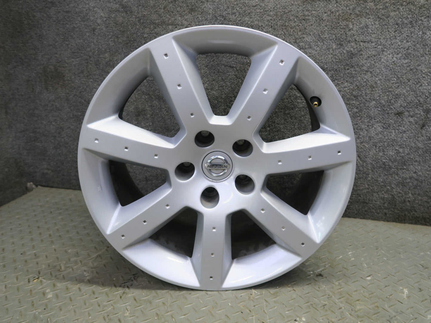 04-05 Nissan Z33 350Z Convert Factory Rear R17" Alloy Wheel Rim 17x8JJ ET33 OEM