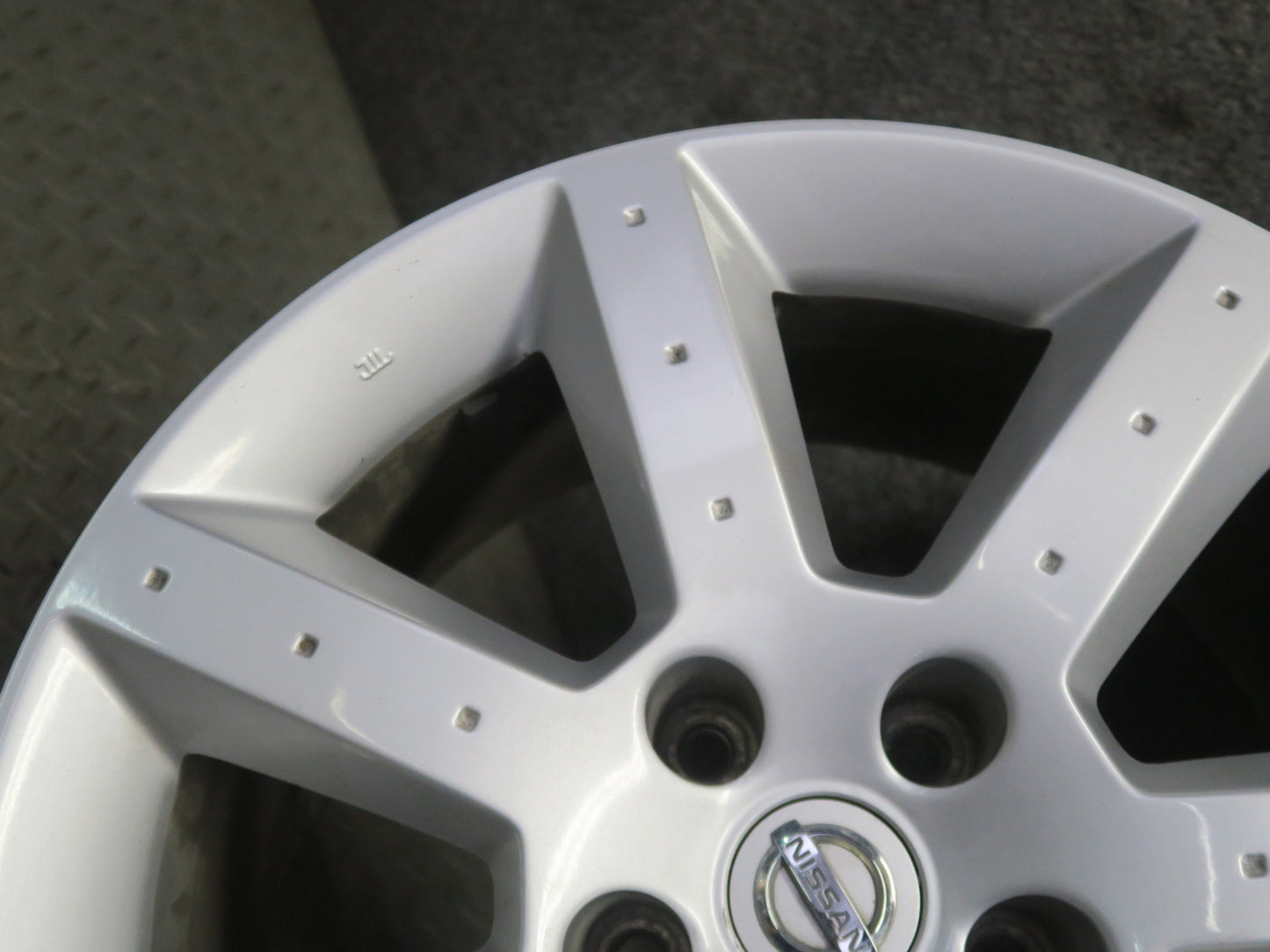 04-05 Nissan Z33 350Z Convert Factory Rear R17" Alloy Wheel Rim 17x8JJ ET33 OEM