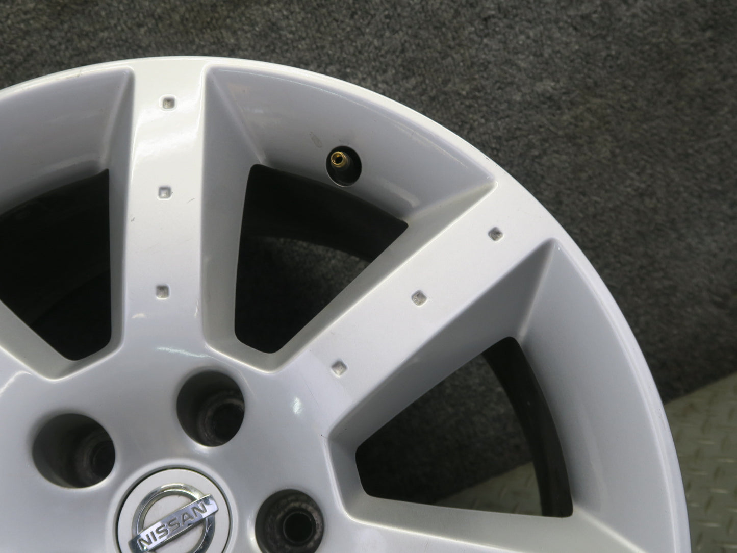 04-05 Nissan Z33 350Z Convert Factory Rear R17" Alloy Wheel Rim 17x8JJ ET33 OEM