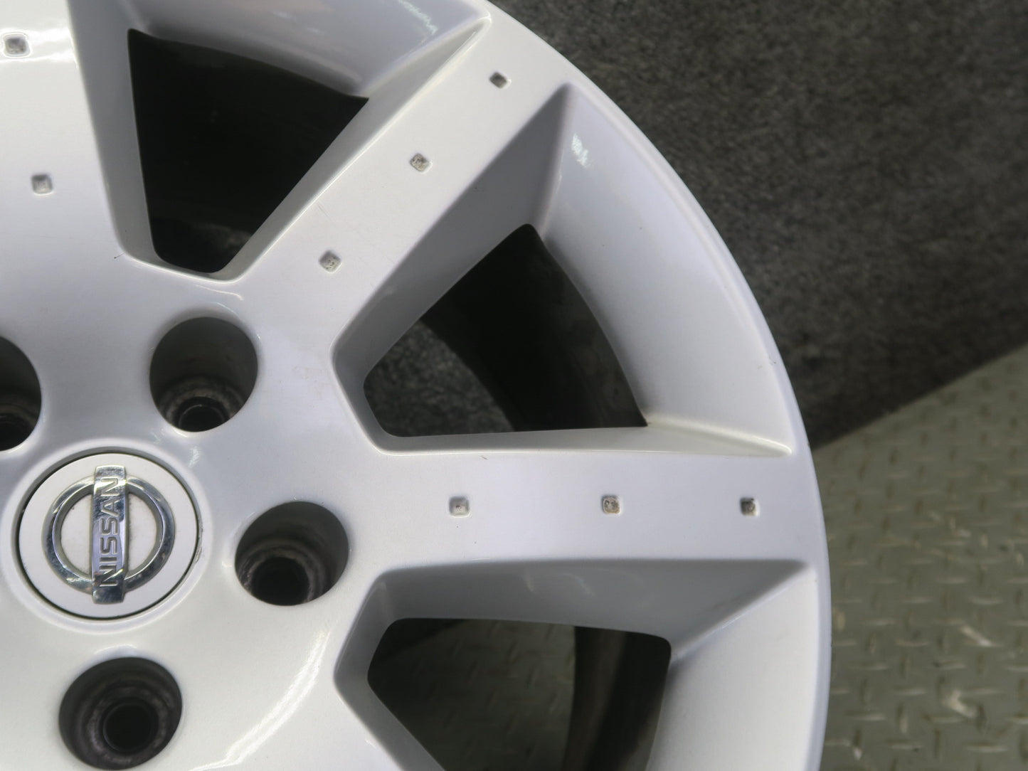 04-05 Nissan Z33 350Z Convert Factory Rear R17" Alloy Wheel Rim 17x8JJ ET33 OEM