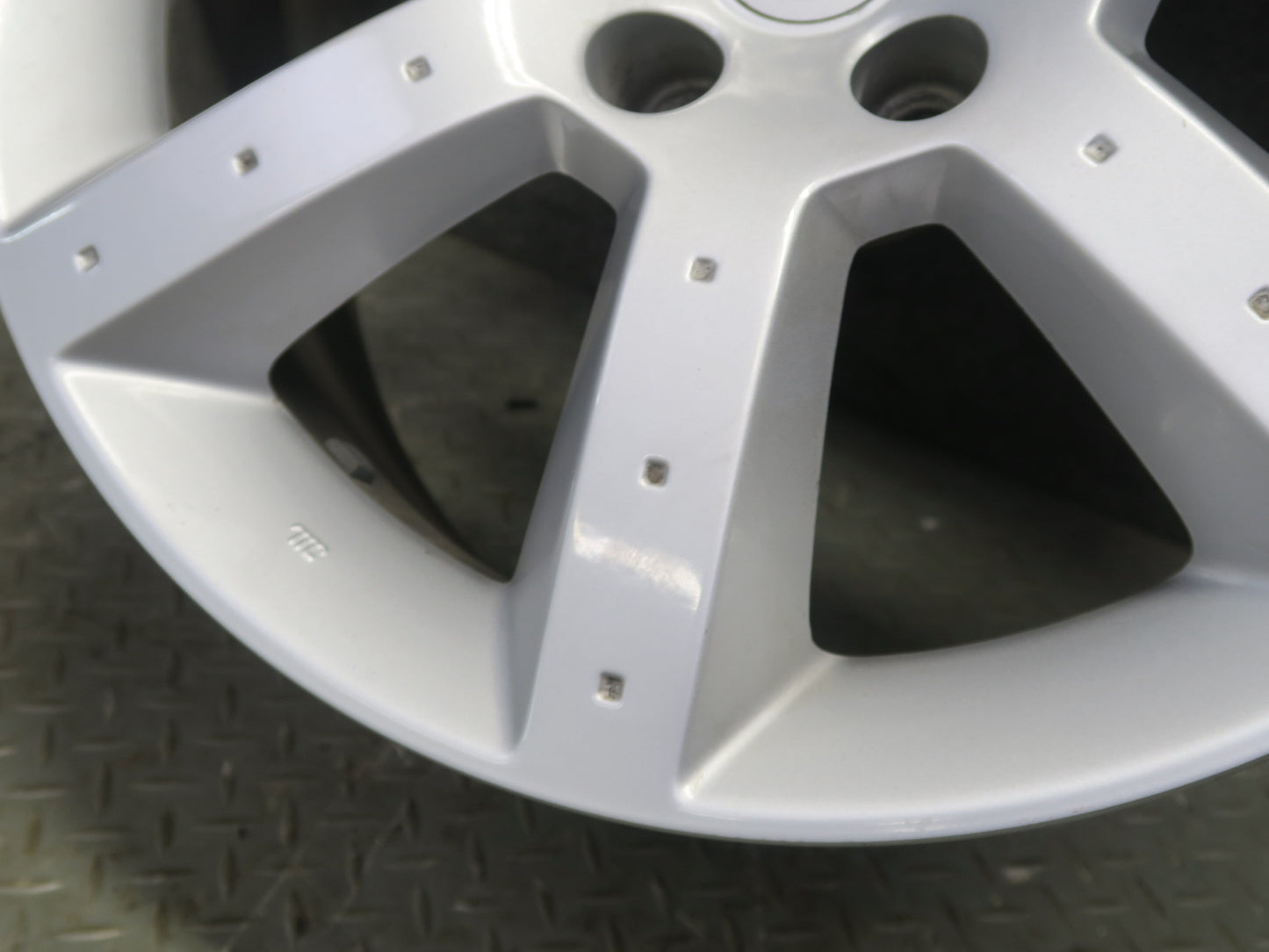 04-05 Nissan Z33 350Z Convert Factory Rear R17" Alloy Wheel Rim 17x8JJ ET33 OEM