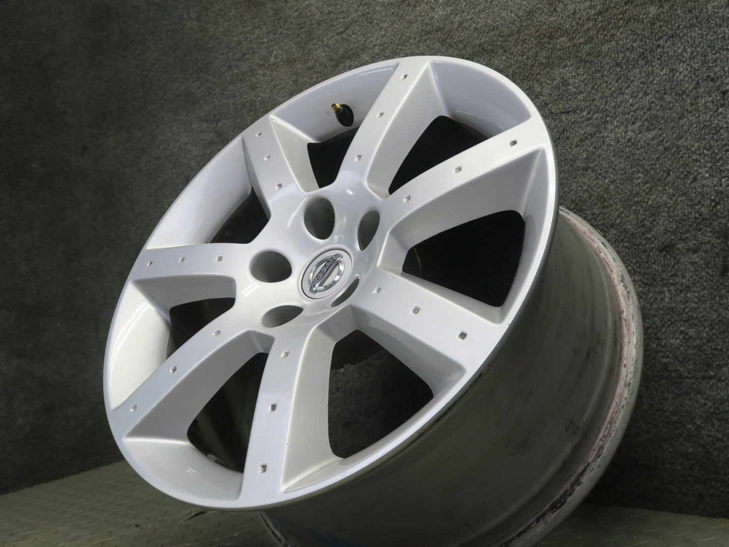 04-05 Nissan Z33 350Z Convert Factory Rear R17" Alloy Wheel Rim 17x8JJ ET33 OEM