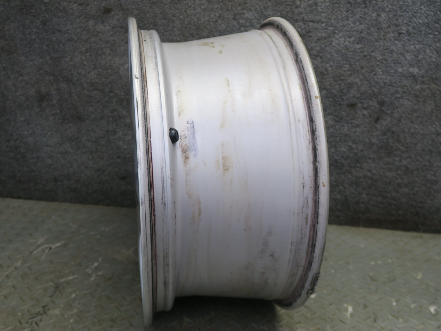 04-05 Nissan Z33 350Z Convert Factory Rear R17" Alloy Wheel Rim 17x8JJ ET33 OEM