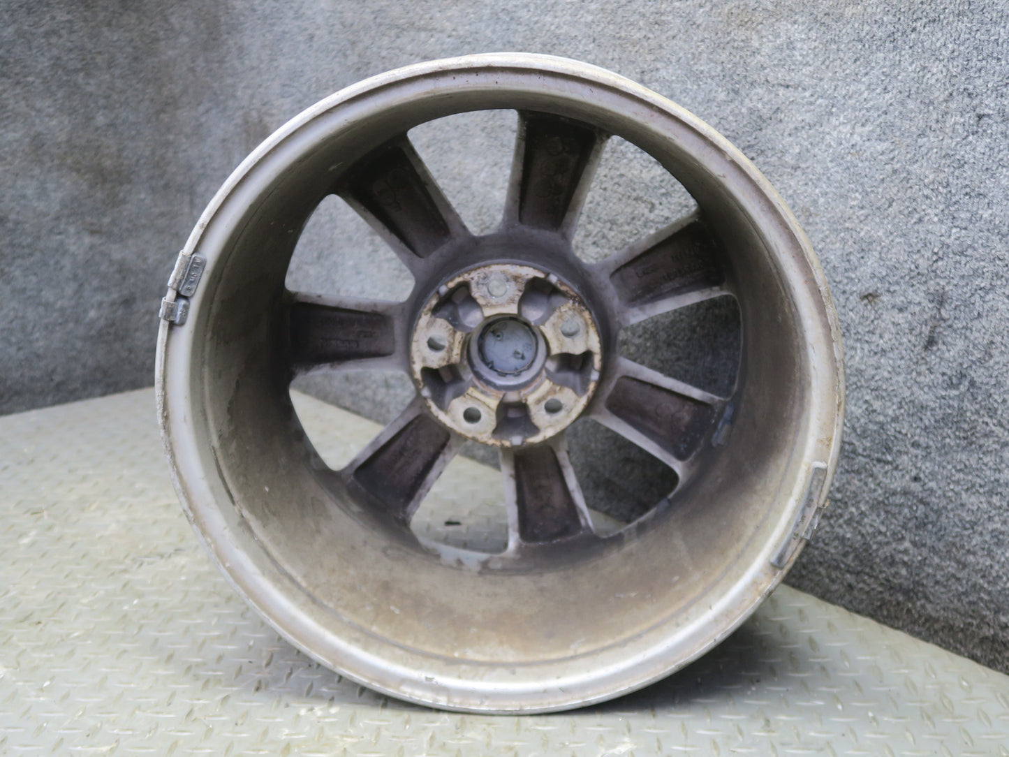 04-05 Nissan Z33 350Z Convert Factory Rear R17" Alloy Wheel Rim 17x8JJ ET33 OEM