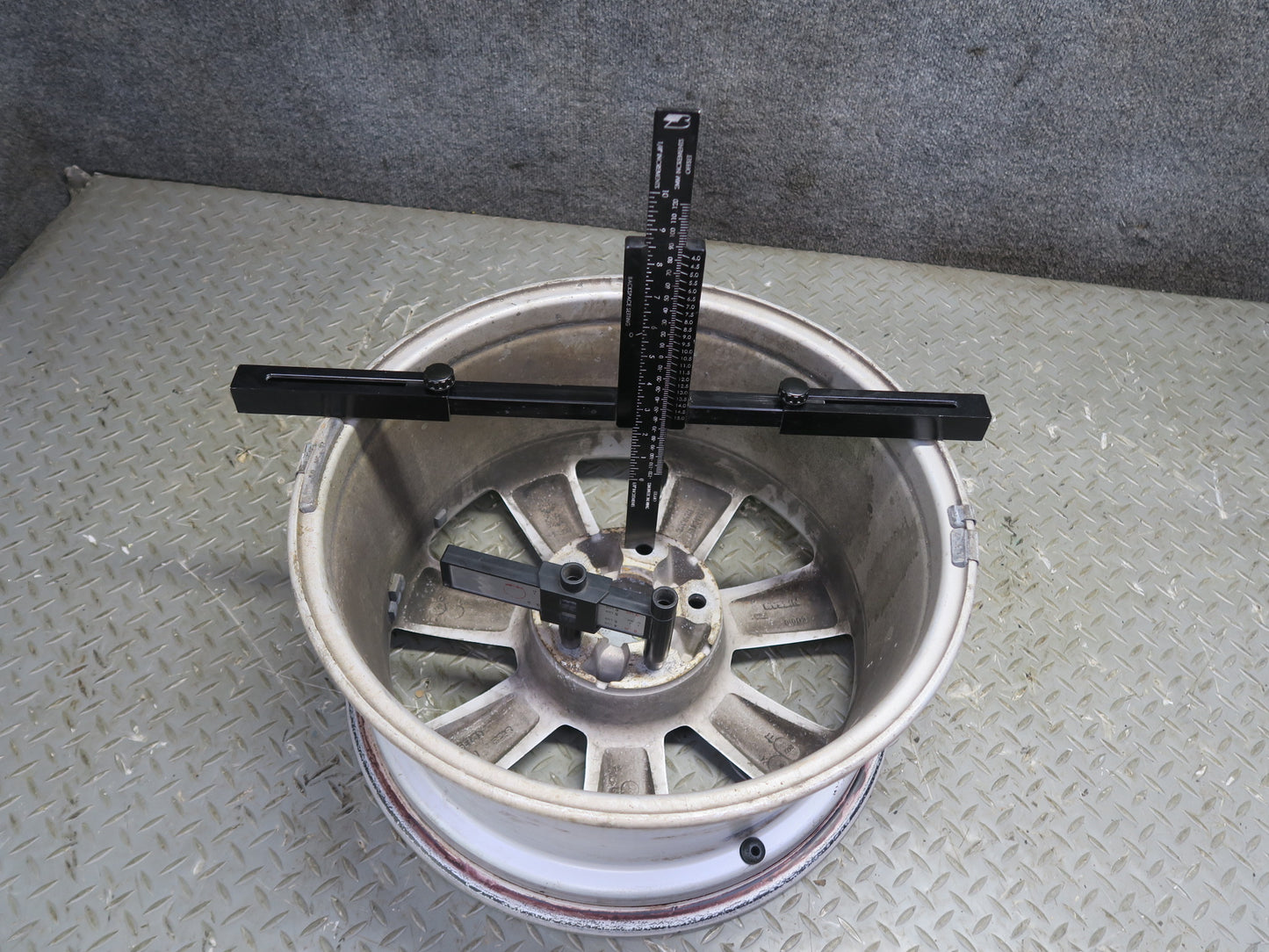 04-05 Nissan Z33 350Z Convert Factory Rear R17" Alloy Wheel Rim 17x8JJ ET33 OEM