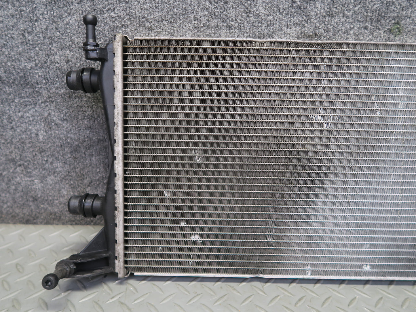 2017-2019 Mercedes X166 GLS450 Engine Cooling Auxiliary Water Cooler Radiator
