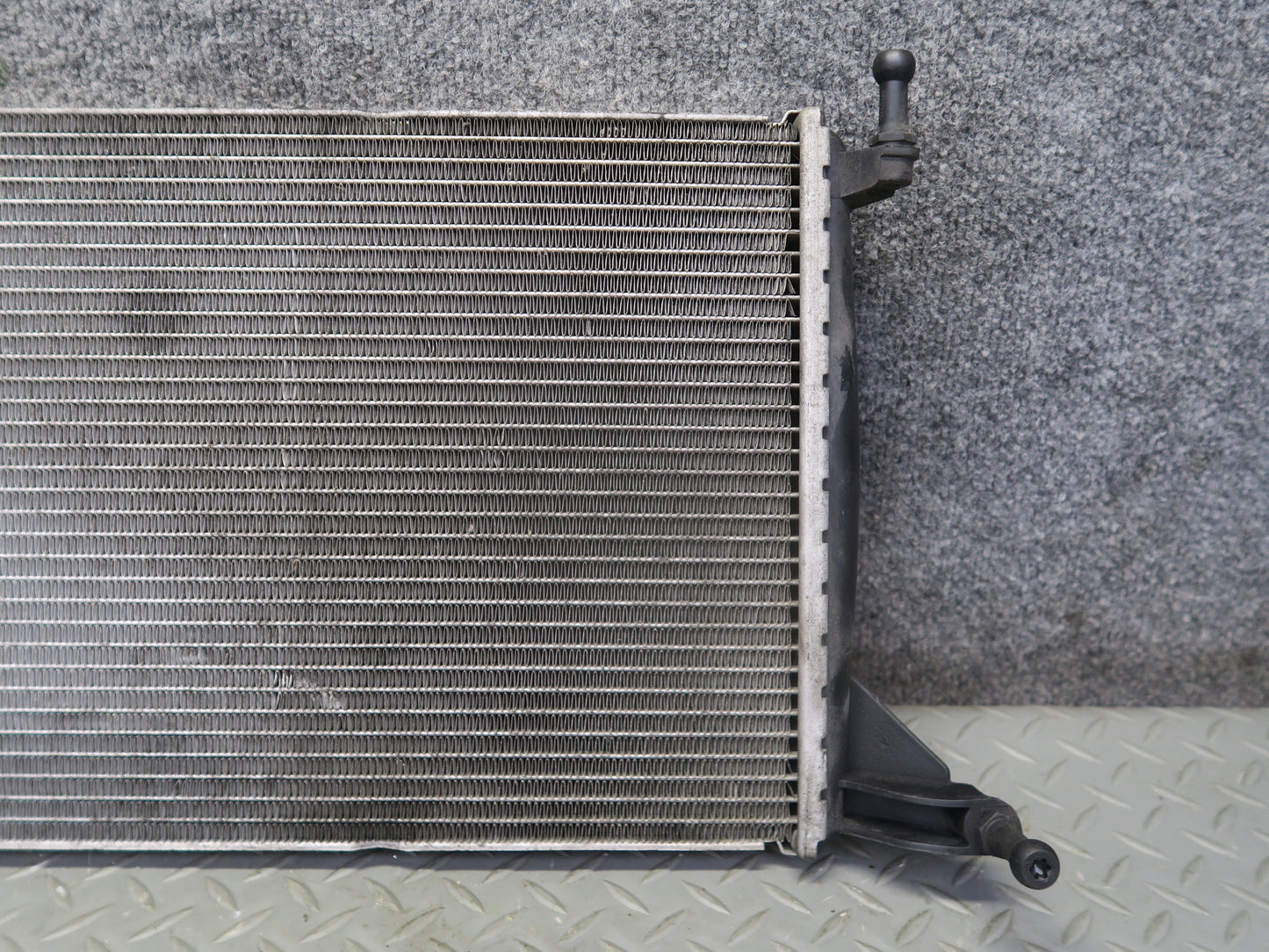 2017-2019 Mercedes X166 GLS450 Engine Cooling Auxiliary Water Cooler Radiator