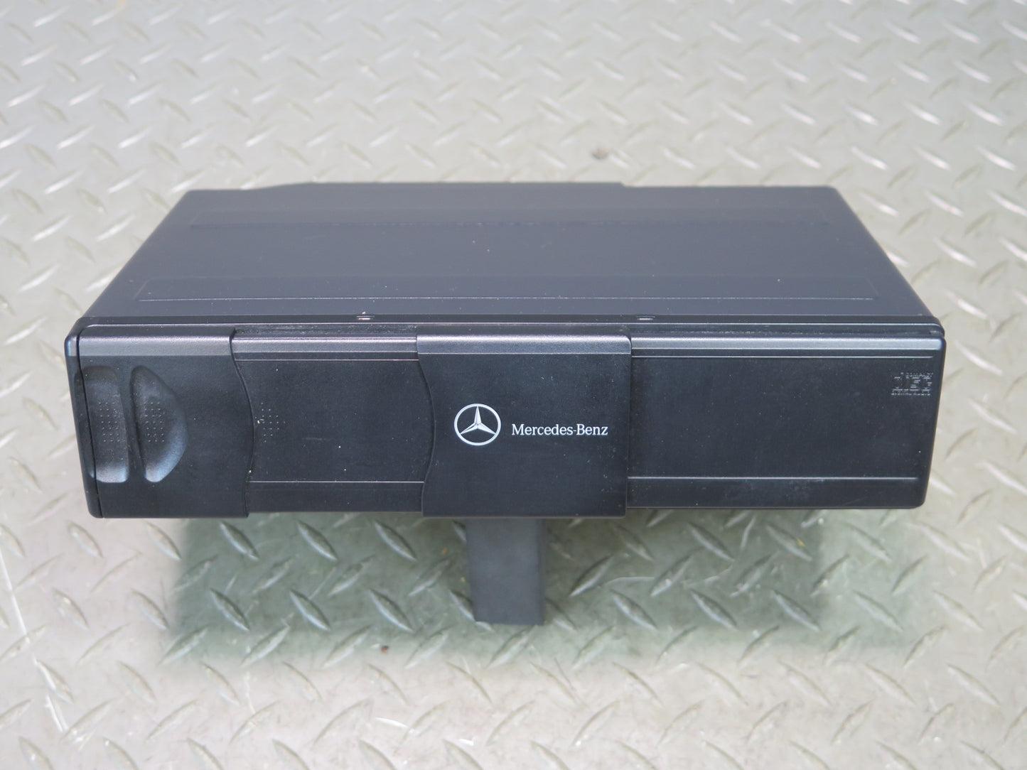 03-08 Mercedes R230 CD Changer Player w Magazine 2038703389 OEM