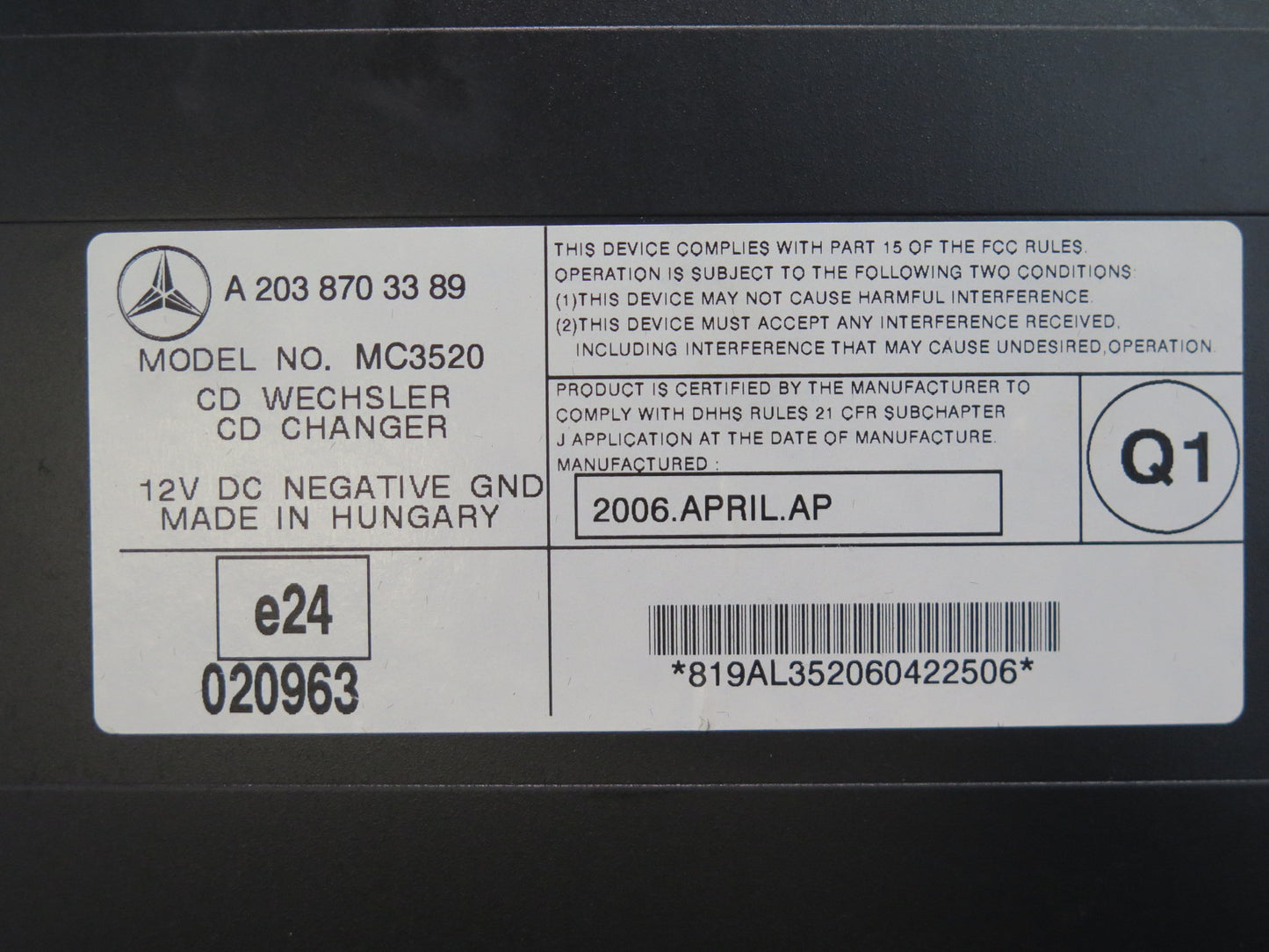03-08 Mercedes R230 CD Changer Player w Magazine 2038703389 OEM