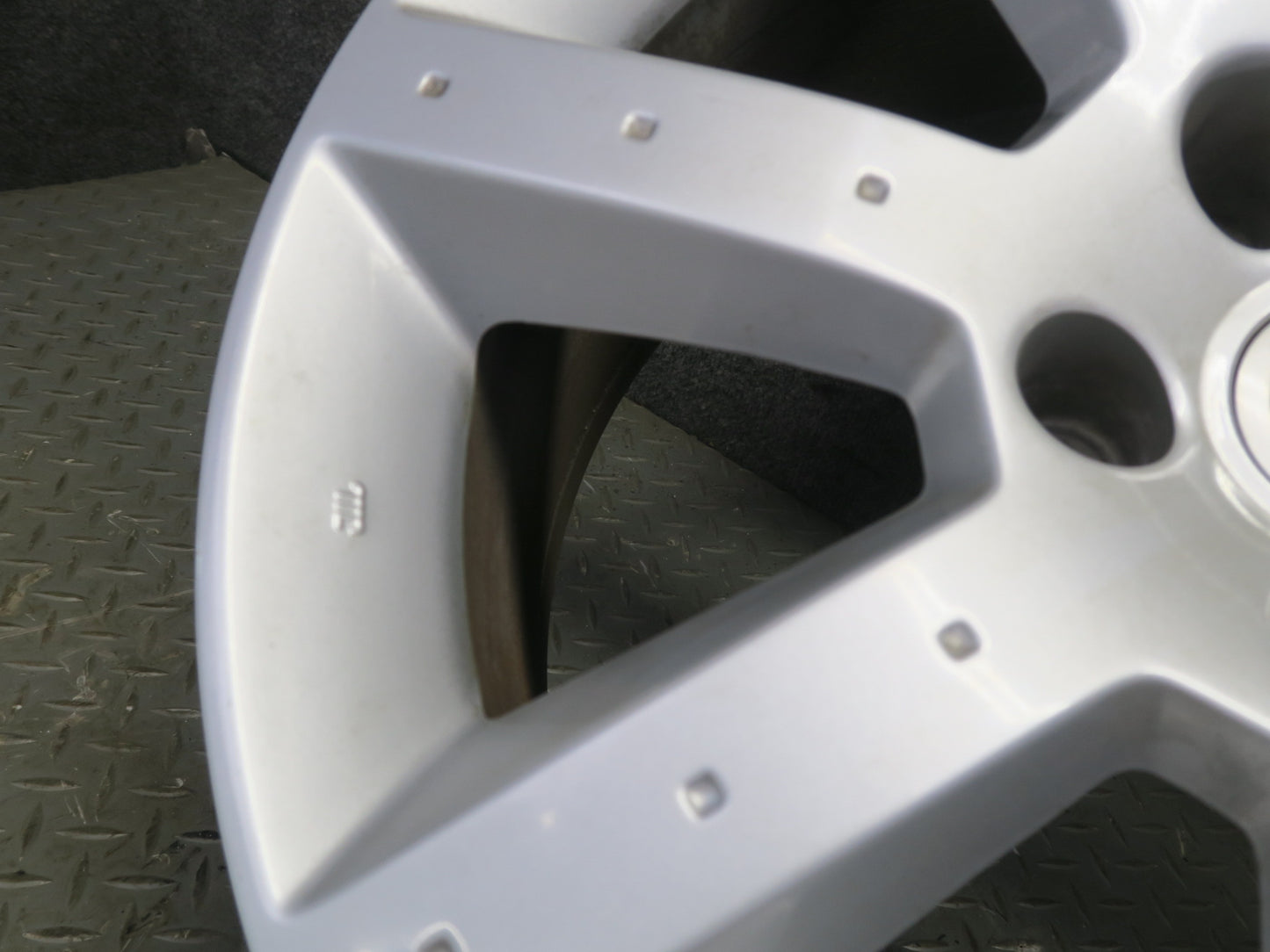 04-05 Nissan Z33 350Z Convert Factory Rear R17" Alloy Wheel Rim 17x8JJ ET33 OEM