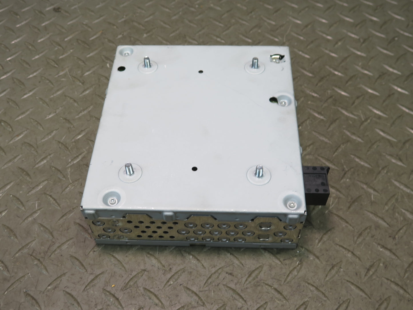 04-08 Mercedes R230 Sl-class Becker Audio Amplifier AMP 2208704189 OEM
