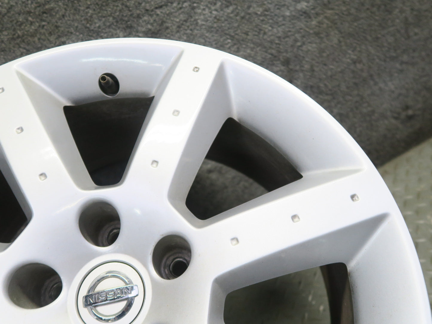 04-05 Nissan Z33 350Z Convert Factory Rear R17" Alloy Wheel Rim 17x8JJ ET33 OEM