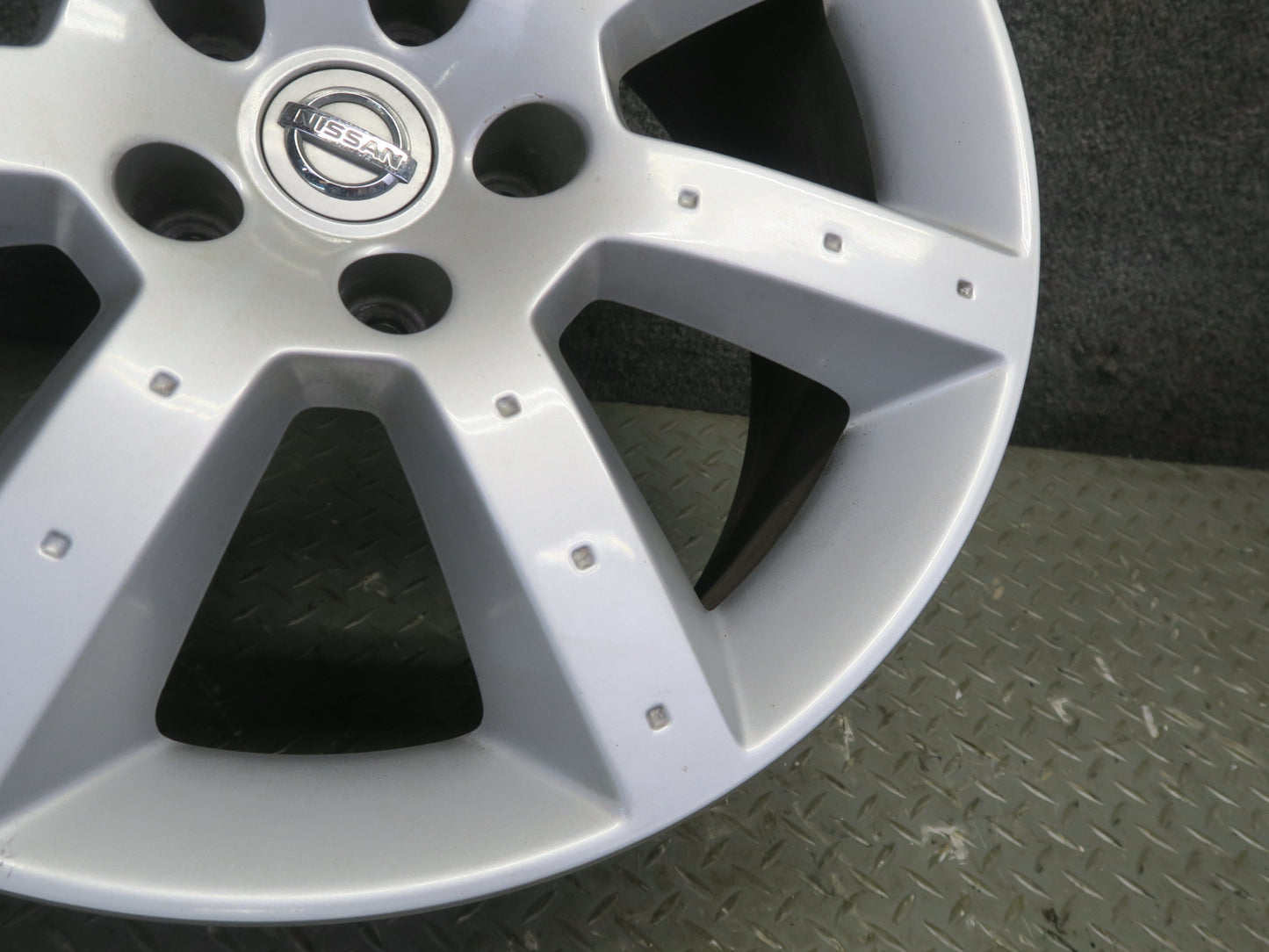 04-05 Nissan Z33 350Z Convert Factory Rear R17" Alloy Wheel Rim 17x8JJ ET33 OEM