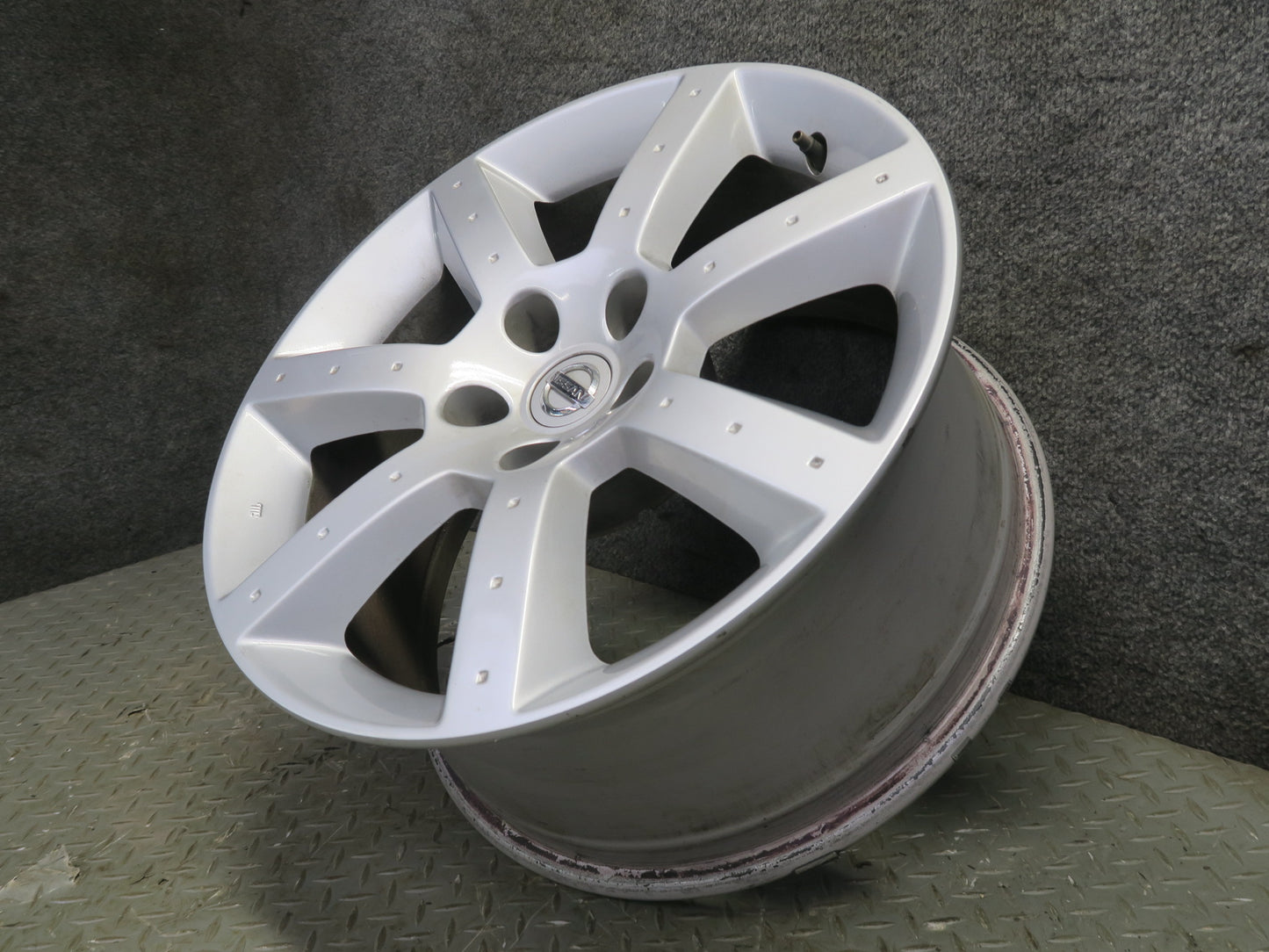 04-05 Nissan Z33 350Z Convert Factory Rear R17" Alloy Wheel Rim 17x8JJ ET33 OEM