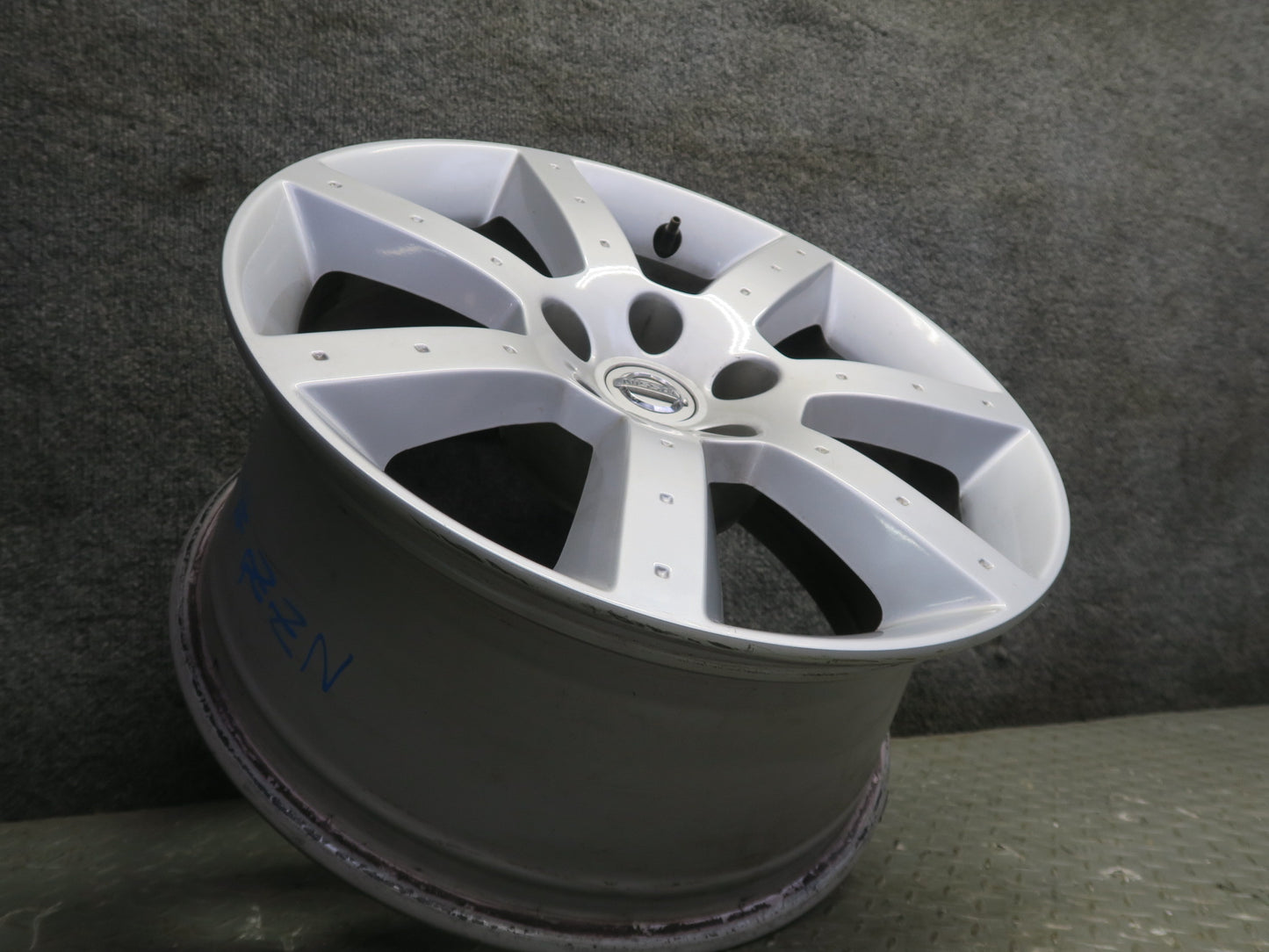 04-05 Nissan Z33 350Z Convert Factory Rear R17" Alloy Wheel Rim 17x8JJ ET33 OEM
