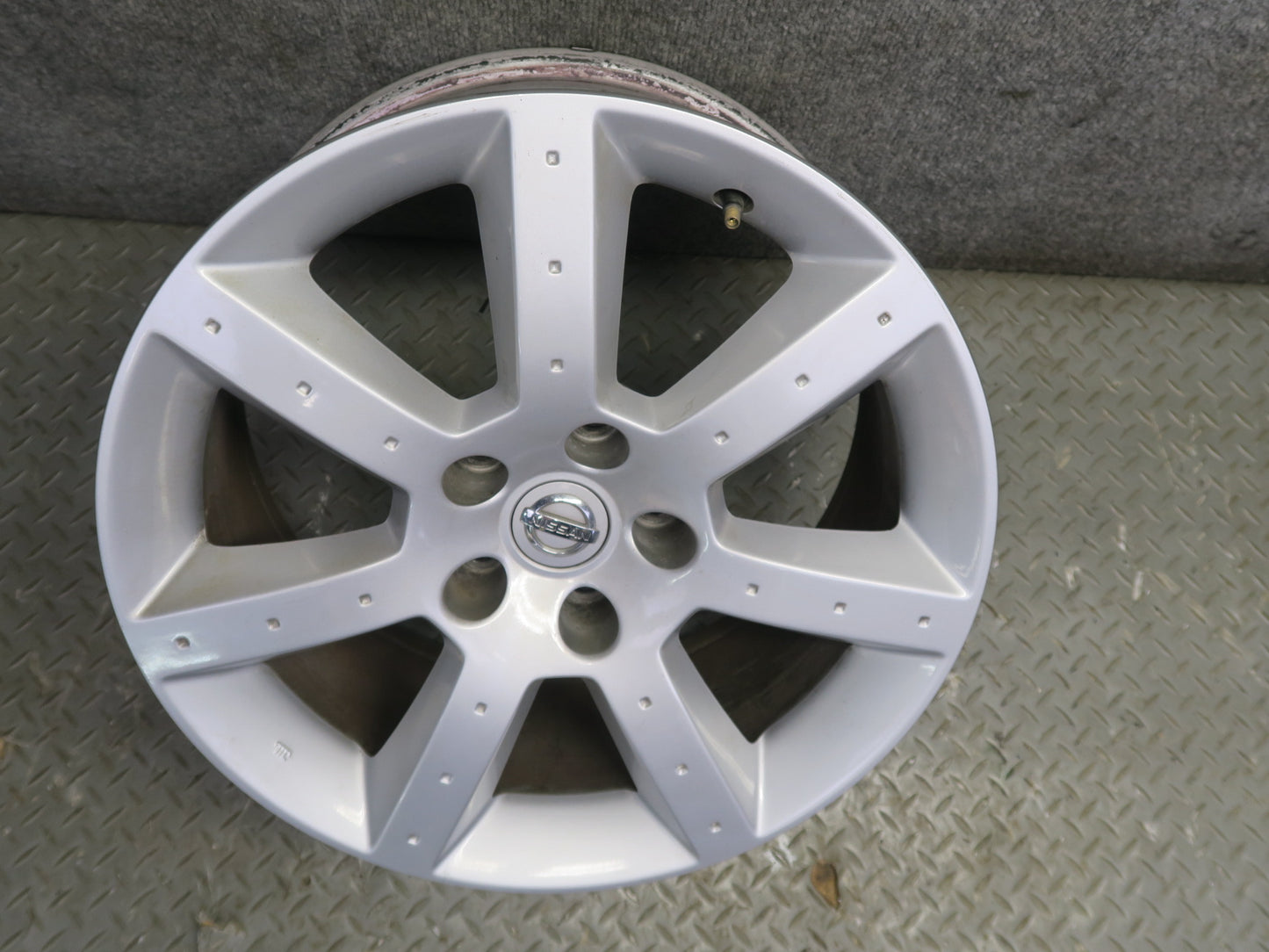 04-05 Nissan Z33 350Z Convert Factory Rear R17" Alloy Wheel Rim 17x8JJ ET33 OEM