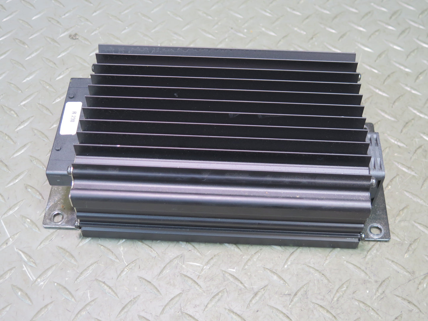 05-08 Mercedes R230 SL500 SL550 SL55 AMG Amplifier Audio AMP Bose 2308203889 OEM