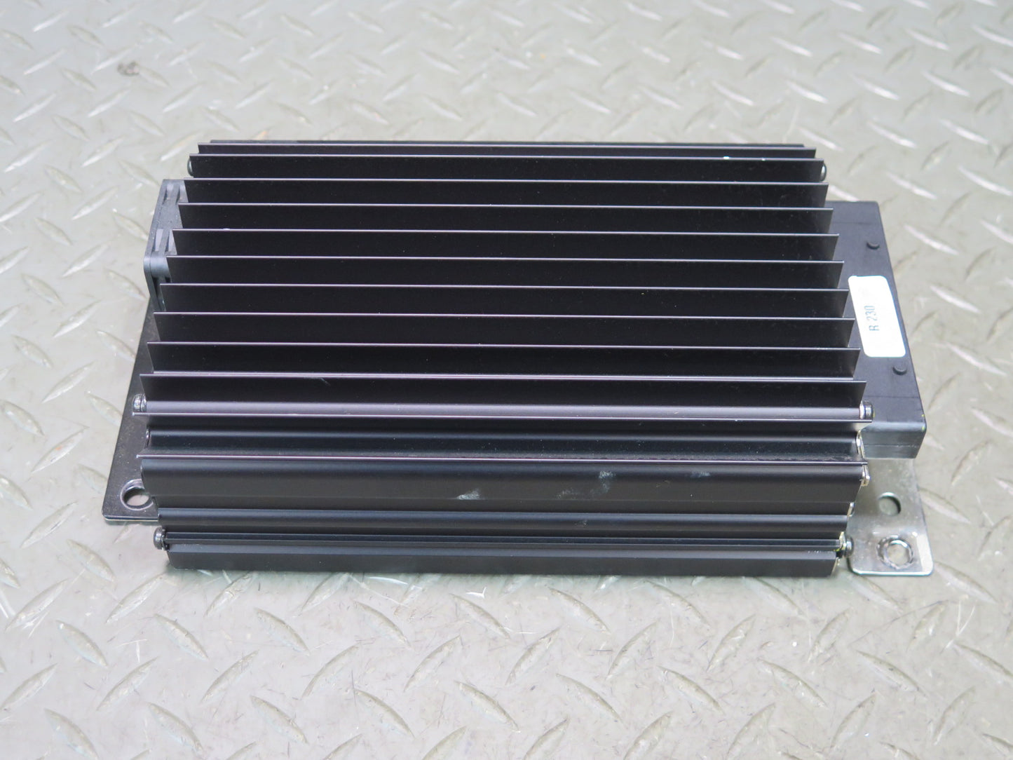 05-08 Mercedes R230 SL500 SL550 SL55 AMG Amplifier Audio AMP Bose 2308203889 OEM