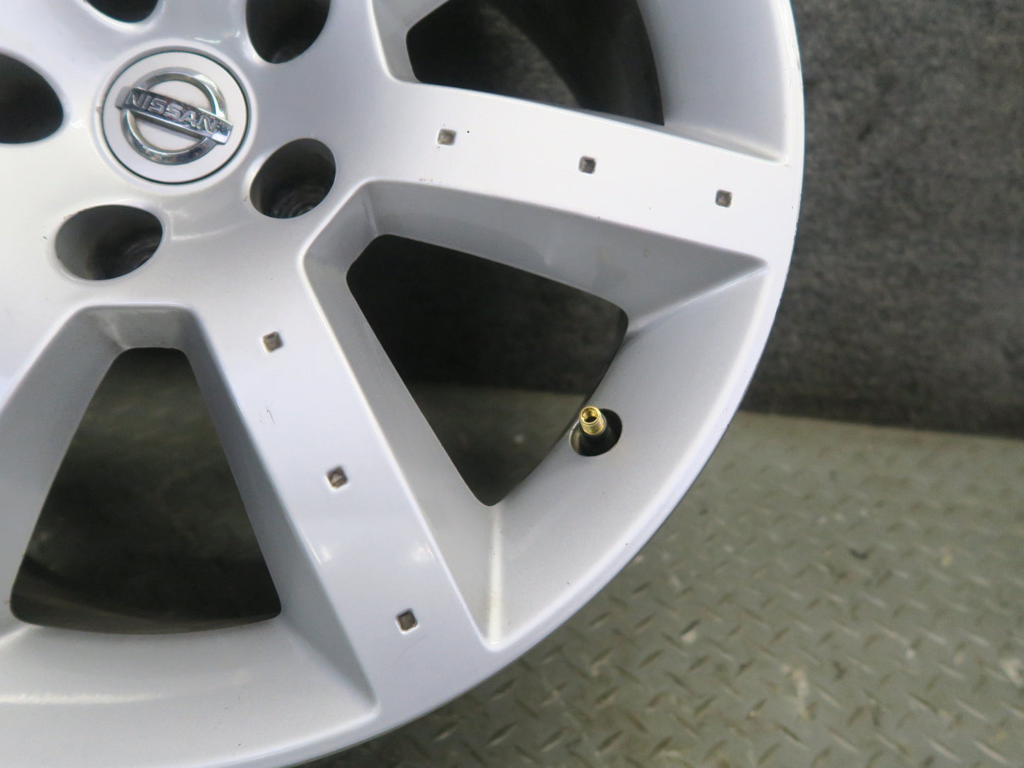 04-05 Nissan Z33 350Z Convert Front R17" Alloy Wheel Rim 17x7.5JJ ET30 OEM
