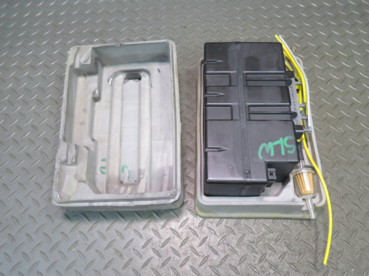 03-12 Mercedes R230 SL Central Lock Door Locking Vacuum Pump 2308000548 OEM