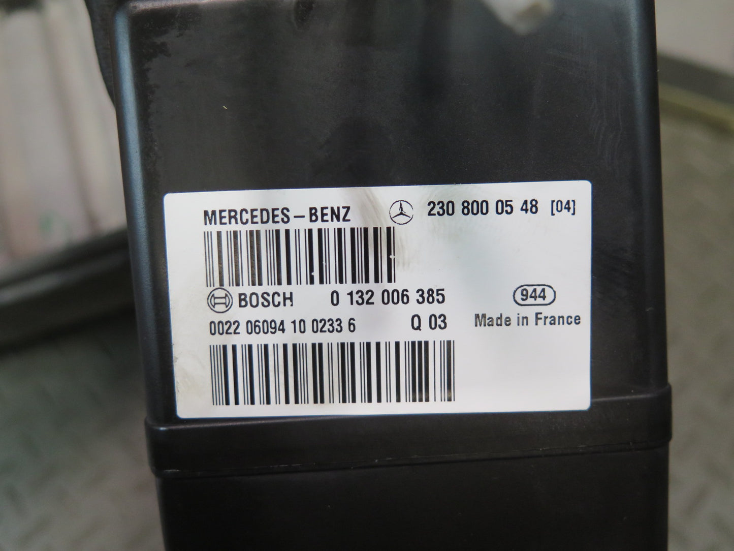 03-12 Mercedes R230 SL Central Lock Door Locking Vacuum Pump 2308000548 OEM