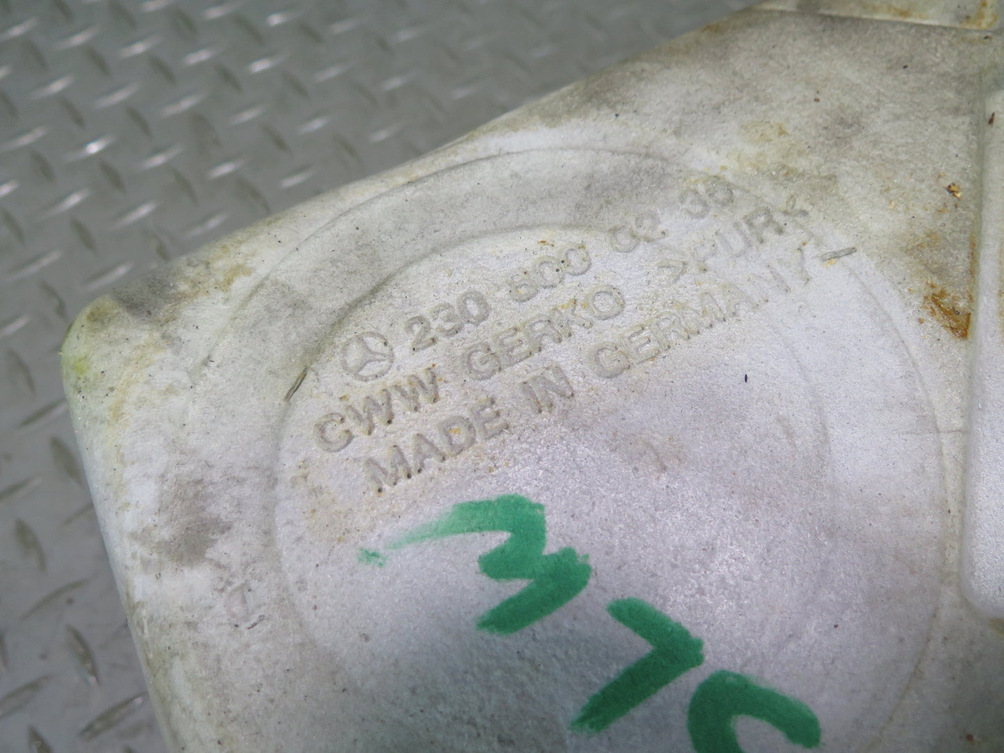03-12 Mercedes R230 SL Central Lock Door Locking Vacuum Pump 2308000548 OEM