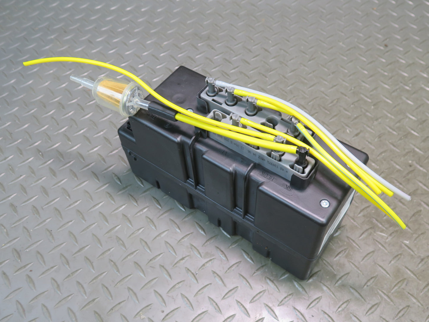 03-12 Mercedes R230 SL Central Lock Door Locking Vacuum Pump 2308000548 OEM