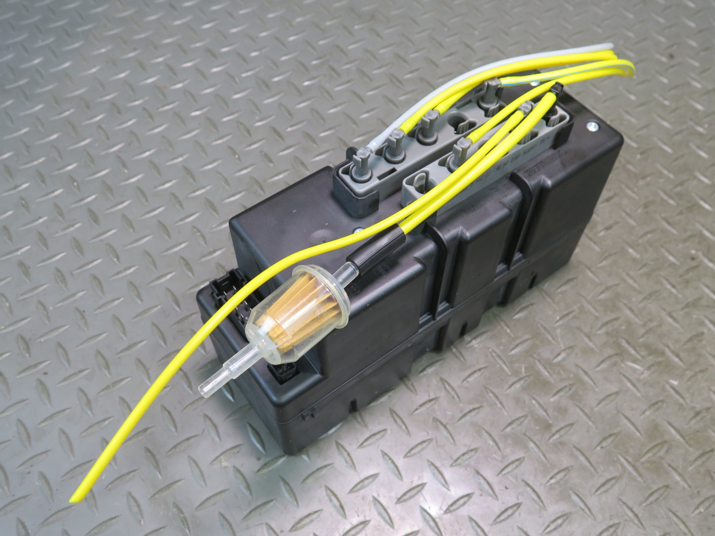 03-12 Mercedes R230 SL Central Lock Door Locking Vacuum Pump 2308000548 OEM