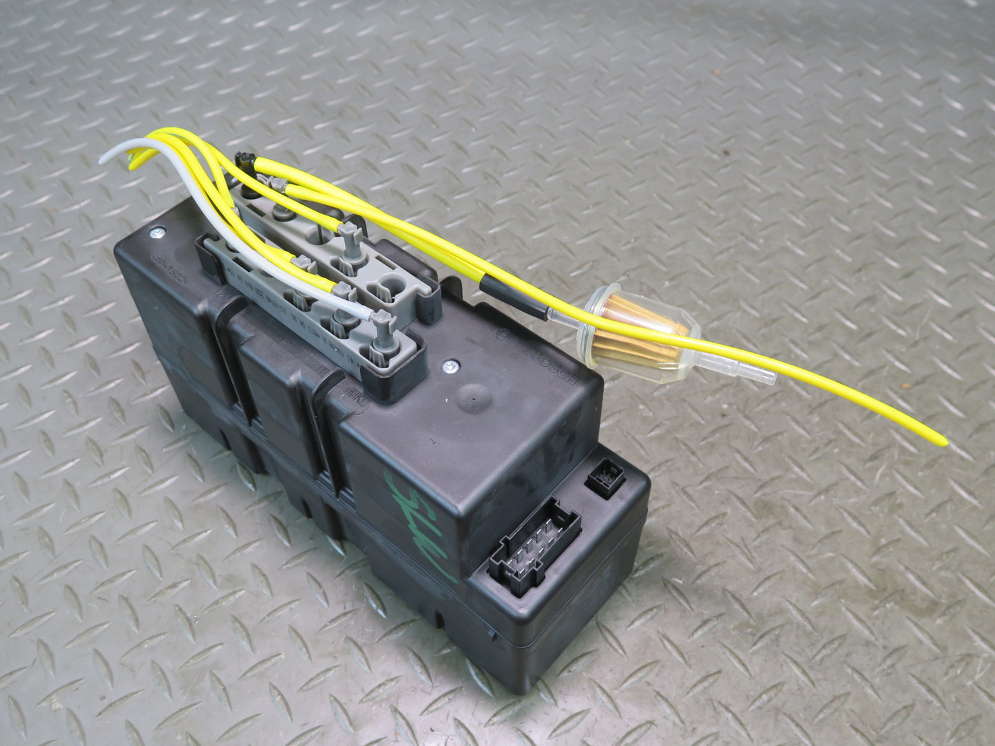 03-12 Mercedes R230 SL Central Lock Door Locking Vacuum Pump 2308000548 OEM