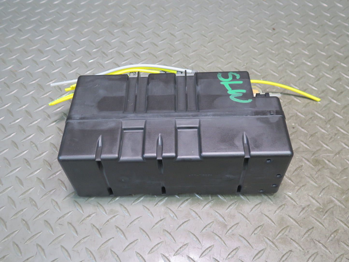 03-12 Mercedes R230 SL Central Lock Door Locking Vacuum Pump 2308000548 OEM