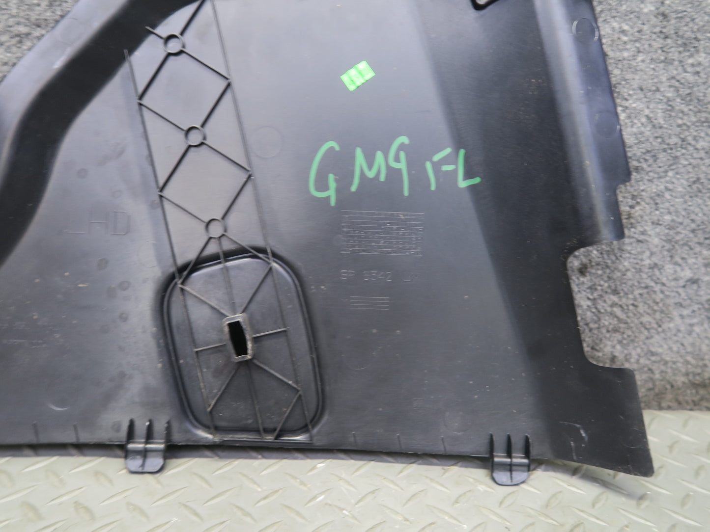 2017-2019 Mercedes X166 GLS450 Front Left Driver Side Cowl Grille Panel Trim