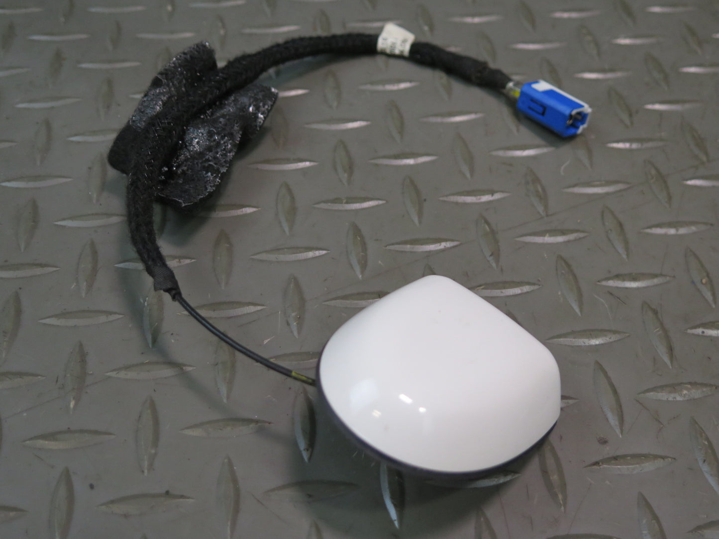 03-12 Mercedes R230 Sl-class Trunk GPS Navigation Antenna White OEM