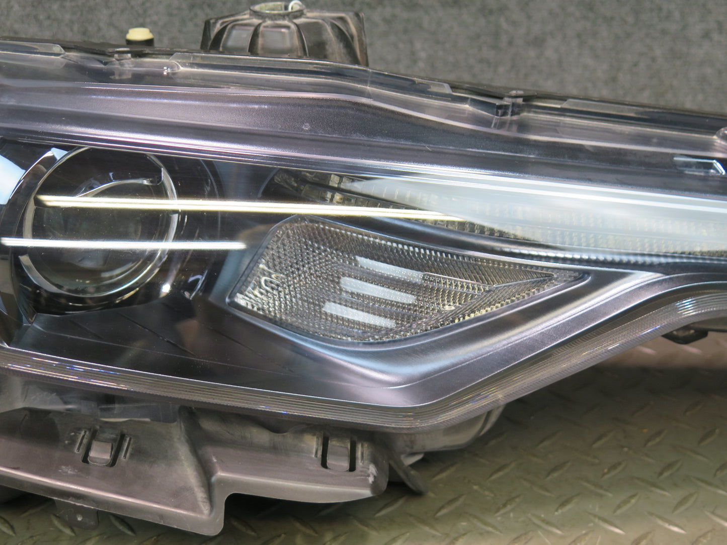 2017-2020 Maserati Levante M161 Front Right AFS Xenon HID Headlight Lamp